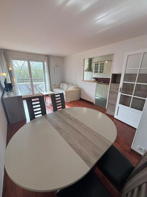 F3 Avec Balcon 5 Min Gare Sqy Et Parking Gratuit Apartman Guyancourt Kültér fotó